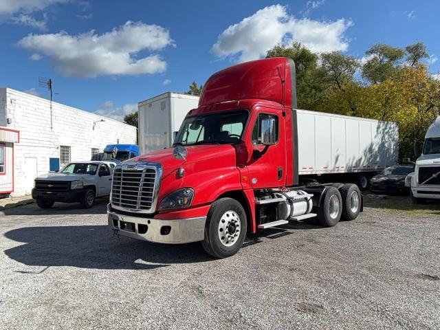 3AKJGEDR9JSJV0496 - 2018 FREIGHTLINER CASCADIA 1 წითელი ფოტო 2