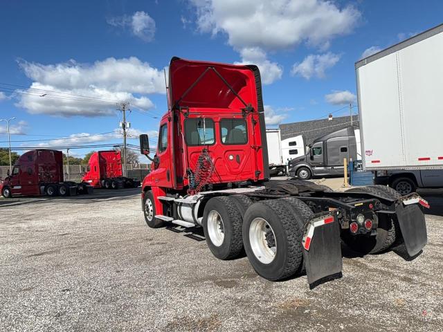 3AKJGEDR9JSJV0496 - 2018 FREIGHTLINER CASCADIA 1 წითელი ფოტო 3