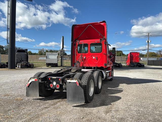 3AKJGEDR9JSJV0496 - 2018 FREIGHTLINER CASCADIA 1 წითელი ფოტო 4