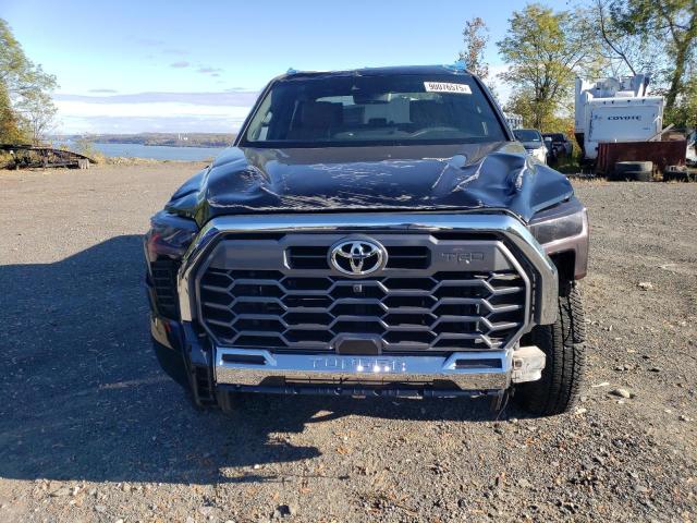 5TFMA5DB9PX080455 - 2023 TOYOTA TUNDRA CREWMAX PLATINUM Schwarz Foto 5