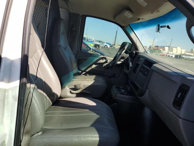 1GCFG15X471236415 - 2007 CHEVROLET EXPRESS WHITE photo 11