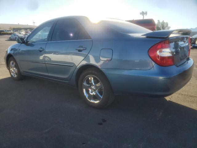 JTDBE32K040253478 - 2004 TOYOTA CAMRY LE BLUE photo 2