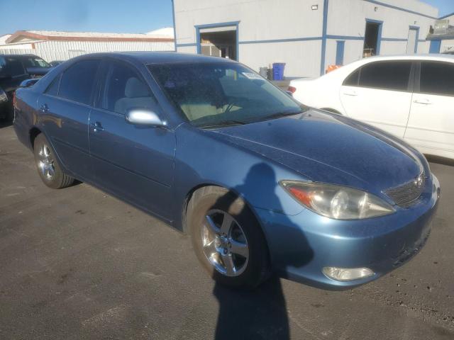 JTDBE32K040253478 - 2004 TOYOTA CAMRY LE BLUE photo 4