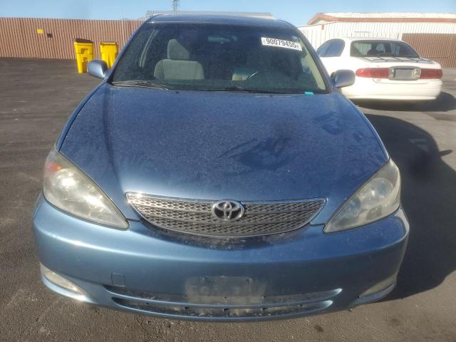 JTDBE32K040253478 - 2004 TOYOTA CAMRY LE BLUE photo 5