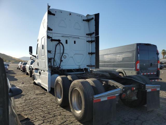 3AKJHHDR2JSKB5666 - 2018 FREIGHTLINER CASCADIA 1 Blanc photo 3