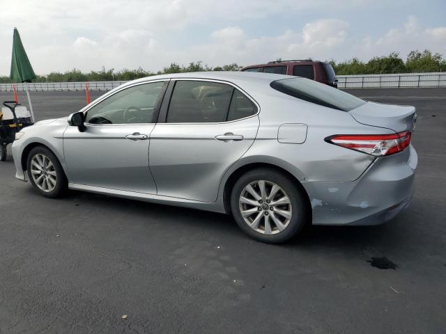 JTNB11HK4J3045102 - 2018 TOYOTA CAMRY L SILVER photo 2