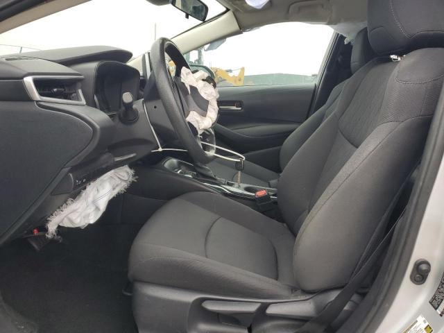 5YFEPRAE8LP034357 - 2020 TOYOTA COROLLA LE ვერცხლისფერი ფოტო 7