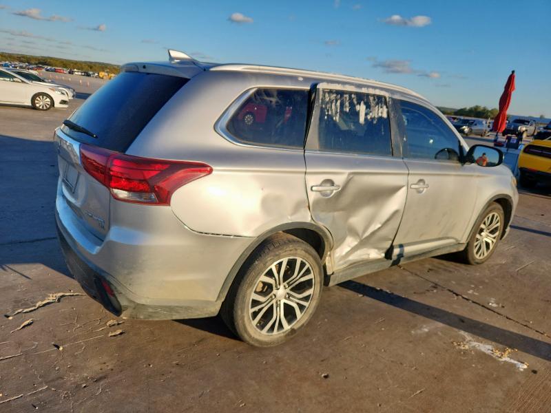 JA4AD3A31JZ010420 - 2018 MITSUBISHI OUTLANDER SE SILVER photo 3