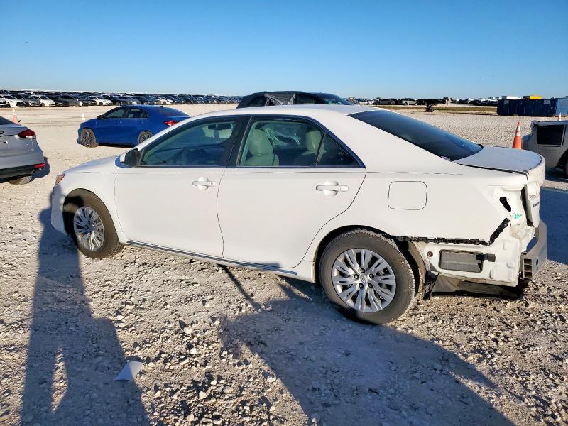 4T4BF1FKXCR272432 - 2012 TOYOTA CAMRY BASE 白色 照片 2