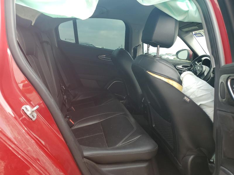 ZARFAEBN5J7598839 - 2018 ALFA ROMEO GIULIA 红色 照片 10