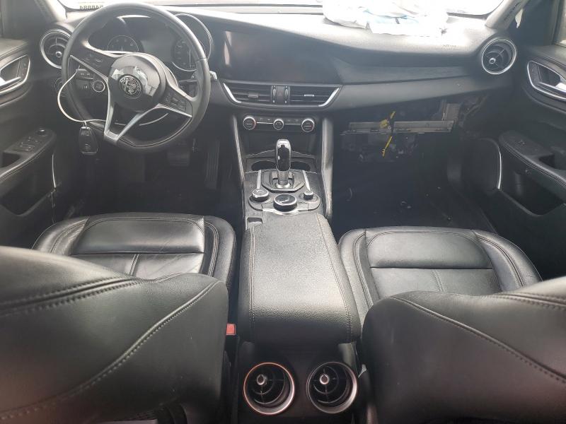 ZARFAEBN5J7598839 - 2018 ALFA ROMEO GIULIA 红色 照片 8