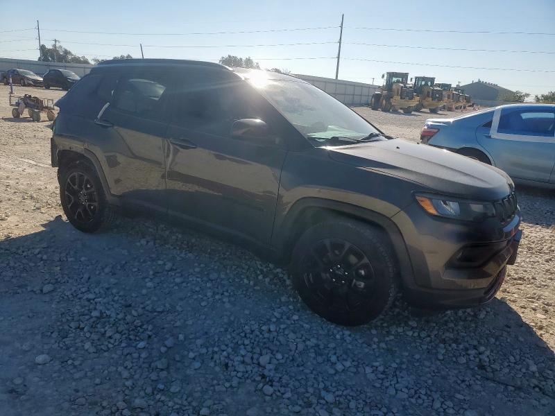 3C4NJCBB1NT202309 - 2022 JEEP COMPASS LATITUDE GRAY photo 4