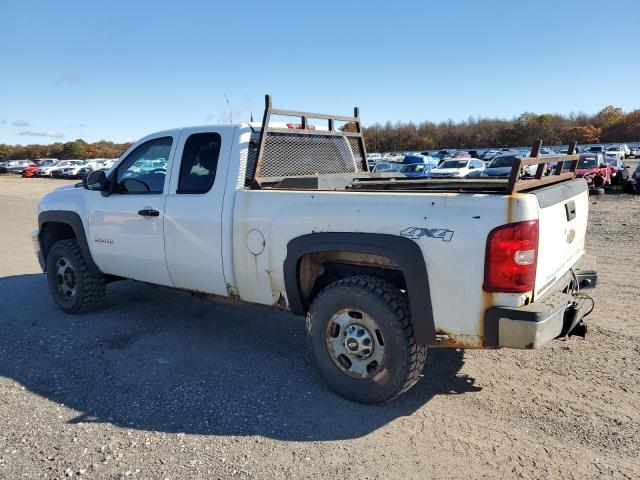1GC2KVCG0BZ435673 - 2011 CHEVROLET SILVERADO K2500 HEAVY DUTY WHITE photo 2