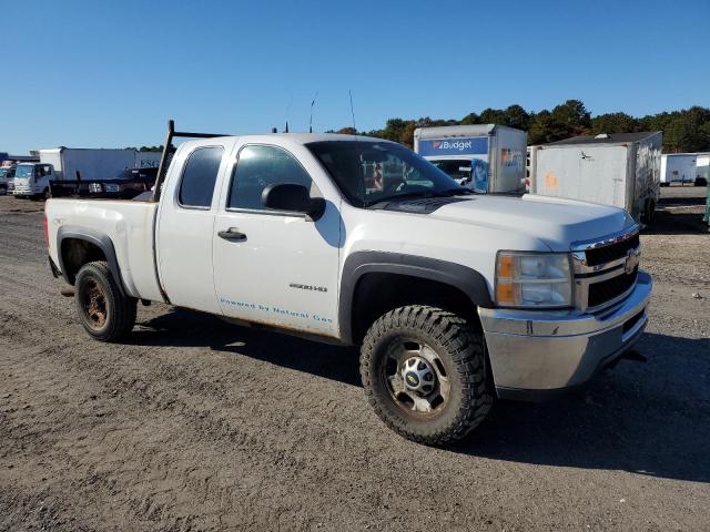 1GC2KVCG0BZ435673 - 2011 CHEVROLET SILVERADO K2500 HEAVY DUTY WHITE photo 4
