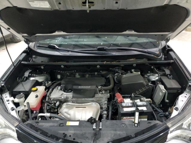 2T3JFREV5JW718779 - 2018 TOYOTA RAV4 SE Silber Foto 12