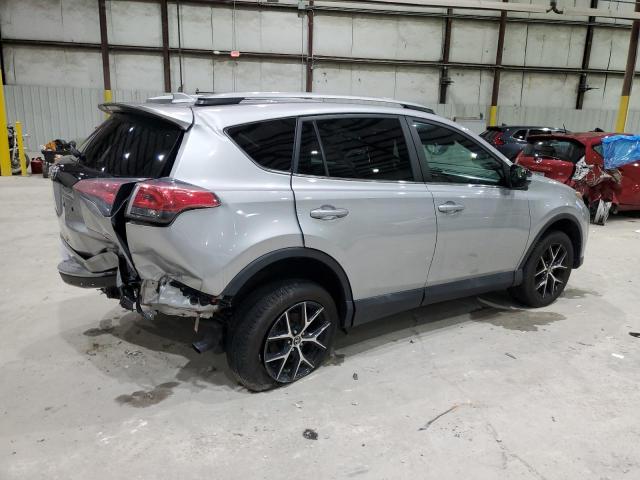 2T3JFREV5JW718779 - 2018 TOYOTA RAV4 SE Silber Foto 3