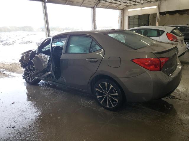 2T1BURHE5JC097012 - 2018 TOYOTA COROLLA L GRAY photo 2