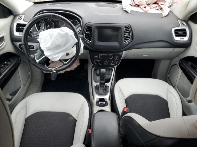 3C4NJDBB5KT778129 - 2019 JEEP COMPASS LATITUDE Rot Foto 8