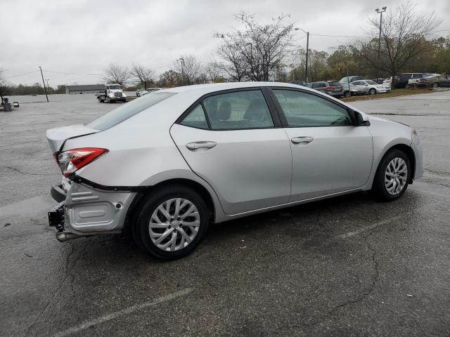 2T1BURHE2JC016872 - 2018 TOYOTA COROLLA L Silber Foto 3