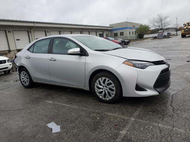 2T1BURHE2JC016872 - 2018 TOYOTA COROLLA L Silber Foto 4