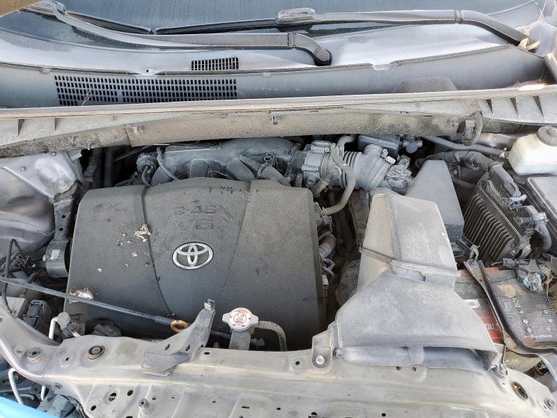 5TDKZRFH8JS544213 - 2018 TOYOTA HIGHLANDER SE 灰色 照片 12