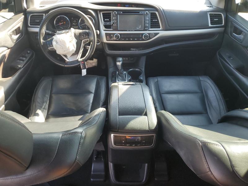 5TDKZRFH8JS544213 - 2018 TOYOTA HIGHLANDER SE 灰色 照片 8