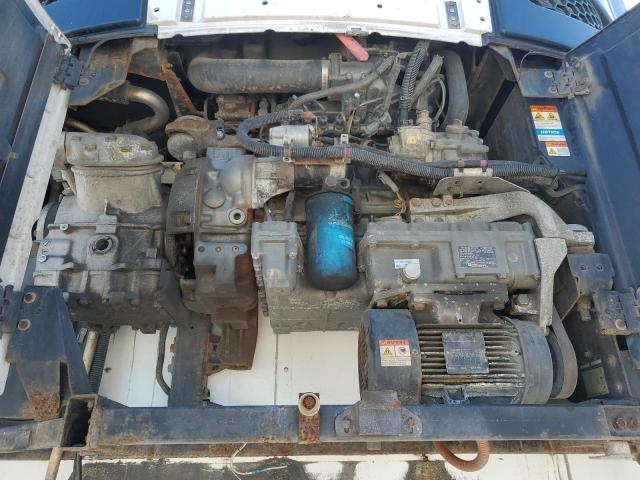 1UYVS2537EM827803 - 2014 UTILITY VS2RA WHITE photo 7