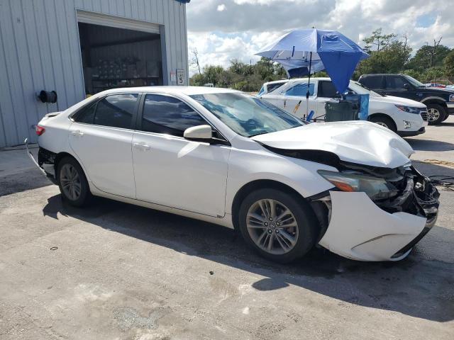 4T1BF1FK2HU288268 - 2017 TOYOTA CAMRY LE WHITE photo 4