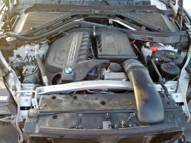 5UXZV4C5XCL767346 - 2012 BMW X5 XDRIVE35I WHITE photo 11