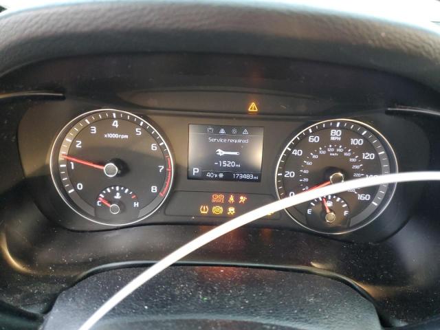 3KPF24AD9KE048992 - 2019 KIA FORTE FE WHITE photo 9