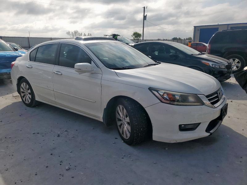 1HGCR2F8XFA004833 - 2015 HONDA ACCORD EXL WHITE photo 4