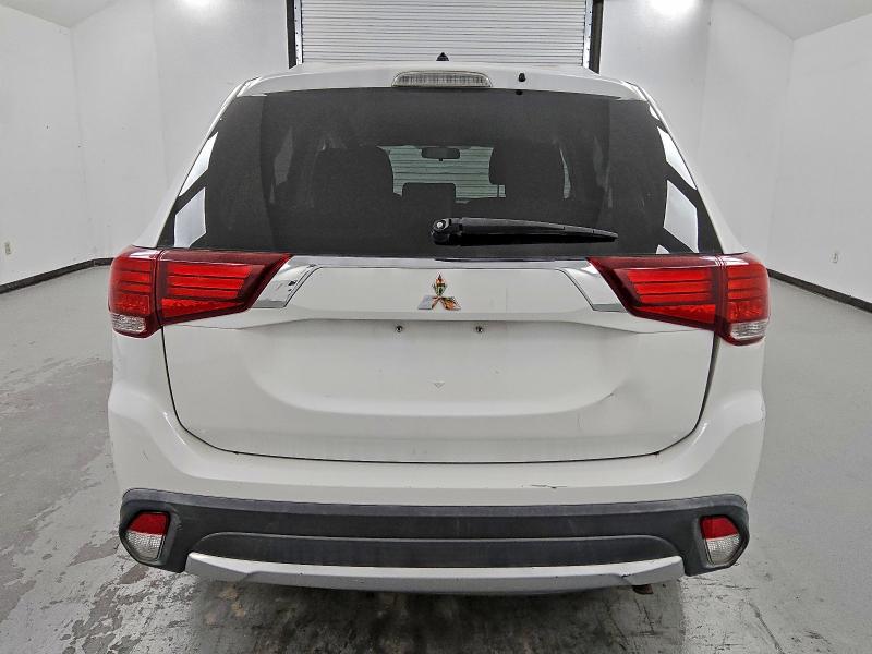 JA4AZ3A30GZ053303 - 2016 MITSUBISHI OUTLANDER SE WHITE photo 6