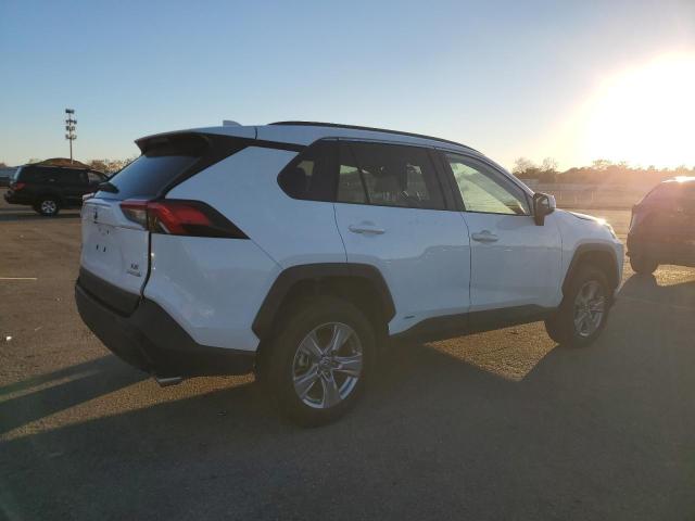 4T3MWRFVXRU160693 - 2024 TOYOTA RAV4 LE 白色 照片 3