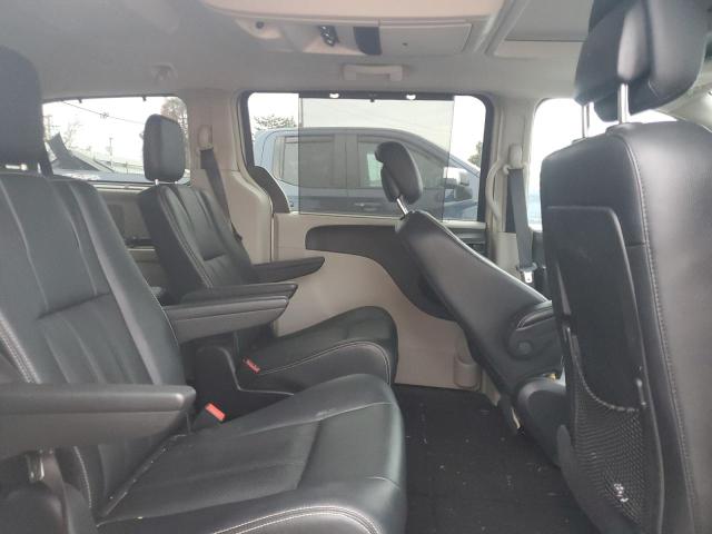 2C4RC1CG3GR261121 - 2016 CHRYSLER TOWN & COU TOURING L SILVER photo 11