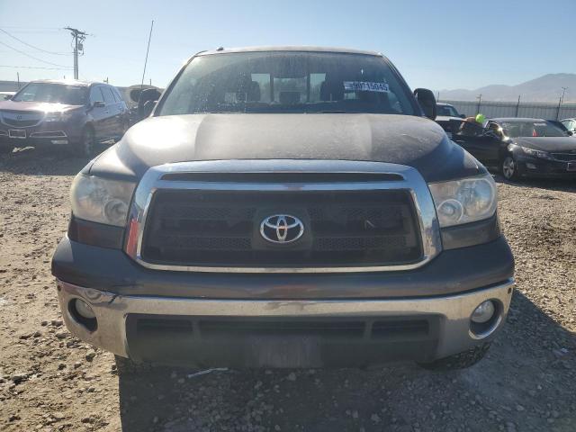 5TFUW5F18DX275223 - 2013 TOYOTA TUNDRA DOUBLE CAB SR5 GRAY photo 5