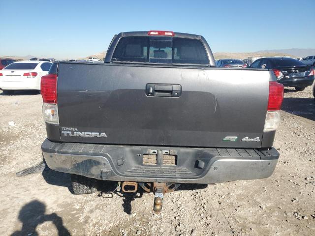 5TFUW5F18DX275223 - 2013 TOYOTA TUNDRA DOUBLE CAB SR5 GRAY photo 6