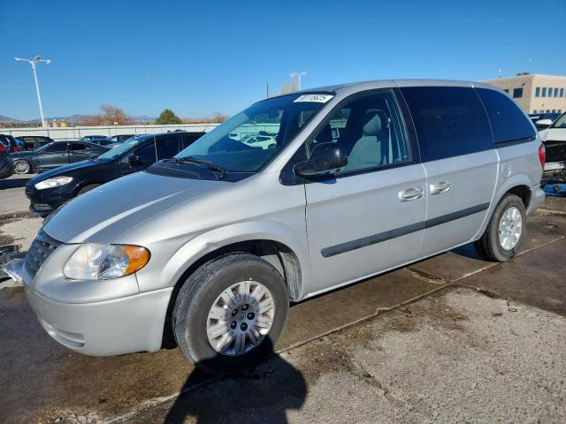 2005 CHRYSLER TOWN & COU, 