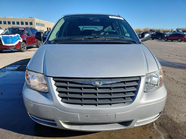 1C4GP45R85B402725 - 2005 CHRYSLER TOWN & COU ვერცხლისფერი ფოტო 5