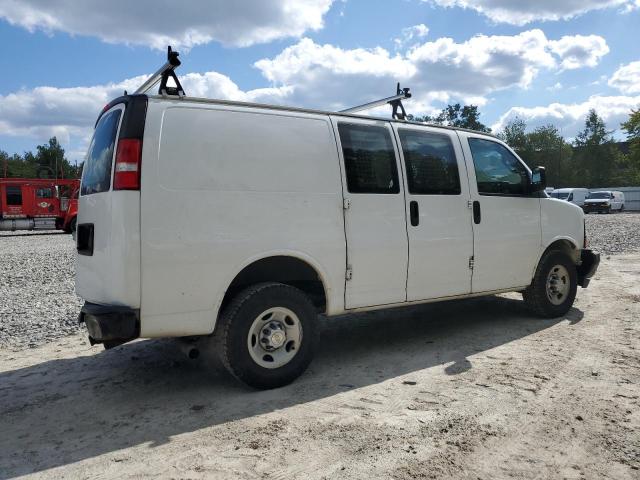 1GCWGAFF7H1342588 - 2017 CHEVROLET EXPRESS G2 WHITE photo 3