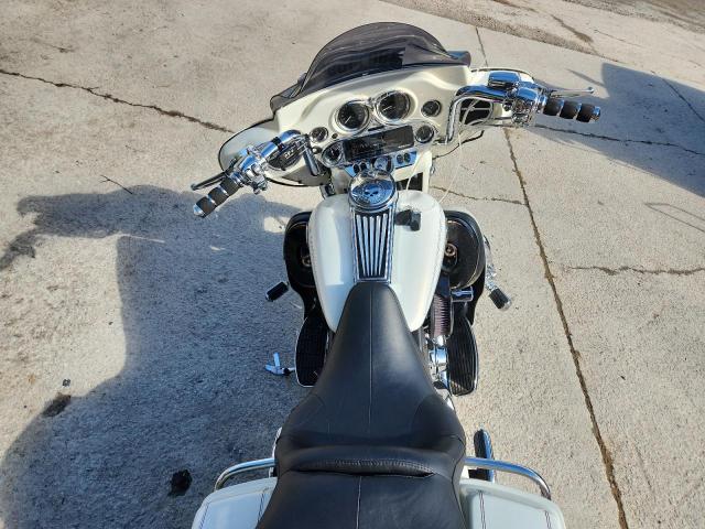 1HD1FCW142Y650327 - 2002 HARLEY-DAVIDSON FLHTCUI WHITE photo 6