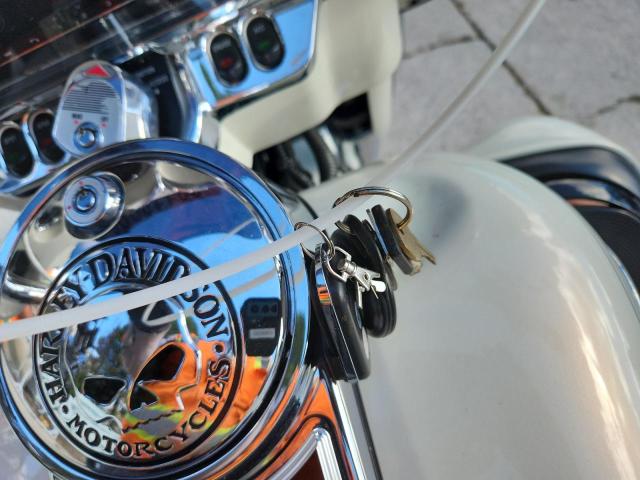 1HD1FCW142Y650327 - 2002 HARLEY-DAVIDSON FLHTCUI WHITE photo 8