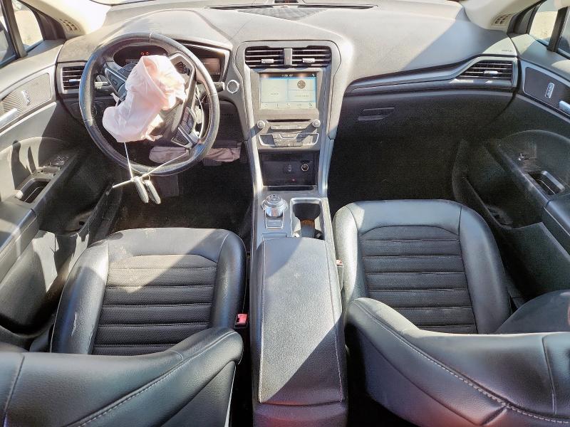 3FA6P0HD5JR127301 - 2018 FORD FUSION SE GRAY photo 8