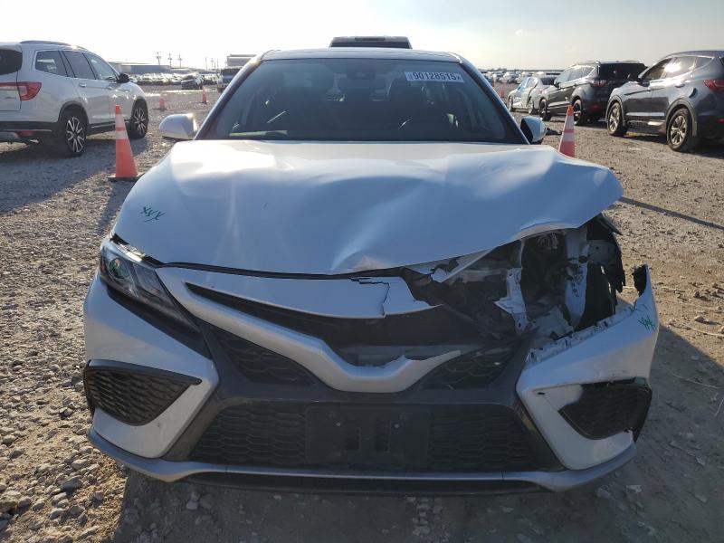 4T1K61BK9NU057434 - 2022 TOYOTA CAMRY XSE WHITE photo 5