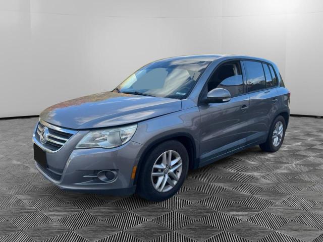 WVGCV7AX1BW502417 - 2011 VOLKSWAGEN TIGUAN S Մոխրագույն լուսանկար 2
