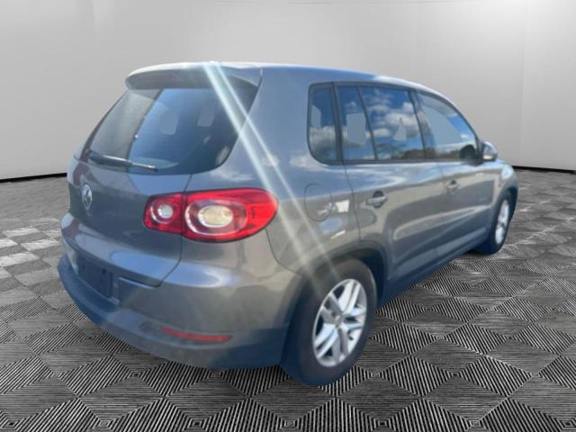 WVGCV7AX1BW502417 - 2011 VOLKSWAGEN TIGUAN S Մոխրագույն լուսանկար 4