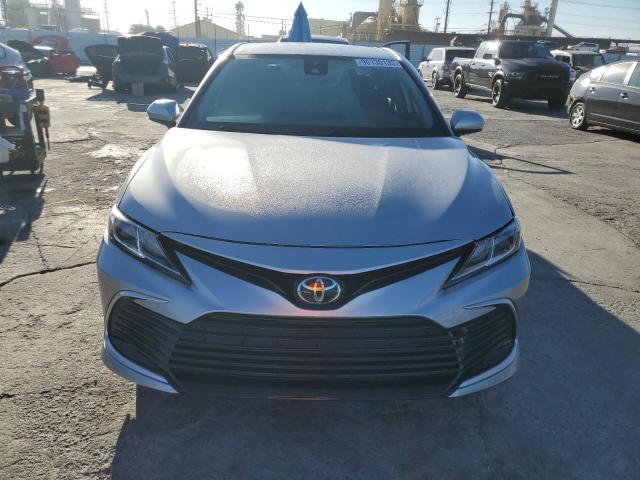 4T1C11AKXPU763660 - 2023 TOYOTA CAMRY LE SILVER photo 5