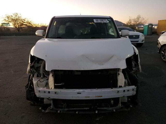 JTLZE4FE3B1141584 - 2011 TOYOTA SCION XB WHITE photo 5