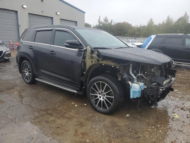 5TDKZRFH2HS188268 - 2017 TOYOTA HIGHLANDER SE BLACK photo 4