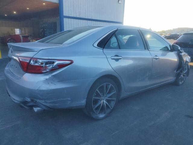 4T1BF1FK0FU496887 - 2015 TOYOTA CAMRY LE ვერცხლისფერი ფოტო 3