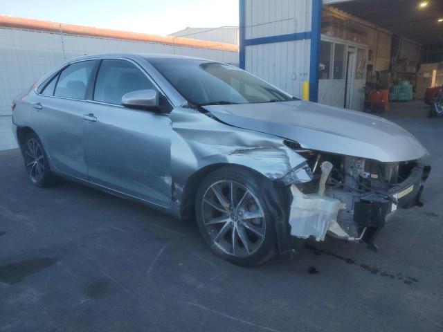 4T1BF1FK0FU496887 - 2015 TOYOTA CAMRY LE ვერცხლისფერი ფოტო 4